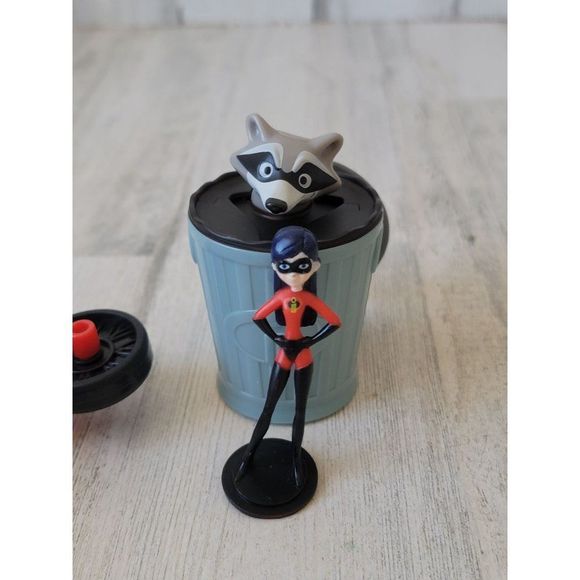 Pixar Incredibles 2 Elastigirl raccoon trash can invisagirl play set toy figure - Picture 5 of 9